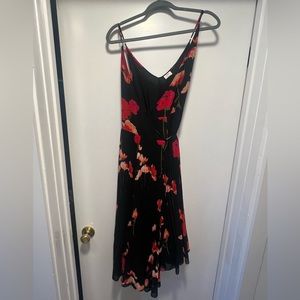 Aritzia Wilfred Beaune Dress in Black and Red Floral Print Size Small